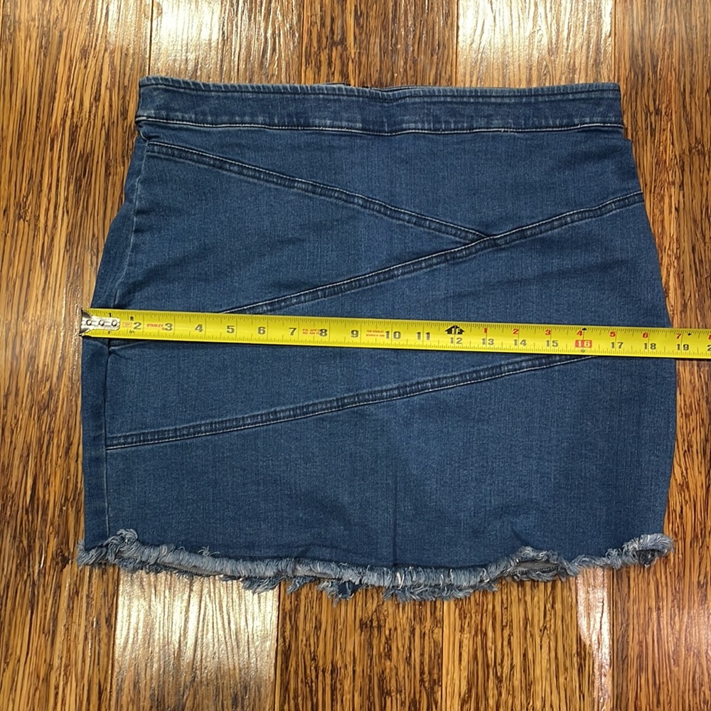 BCBGeneration patchwork stretch denim raw hem min… - image 9